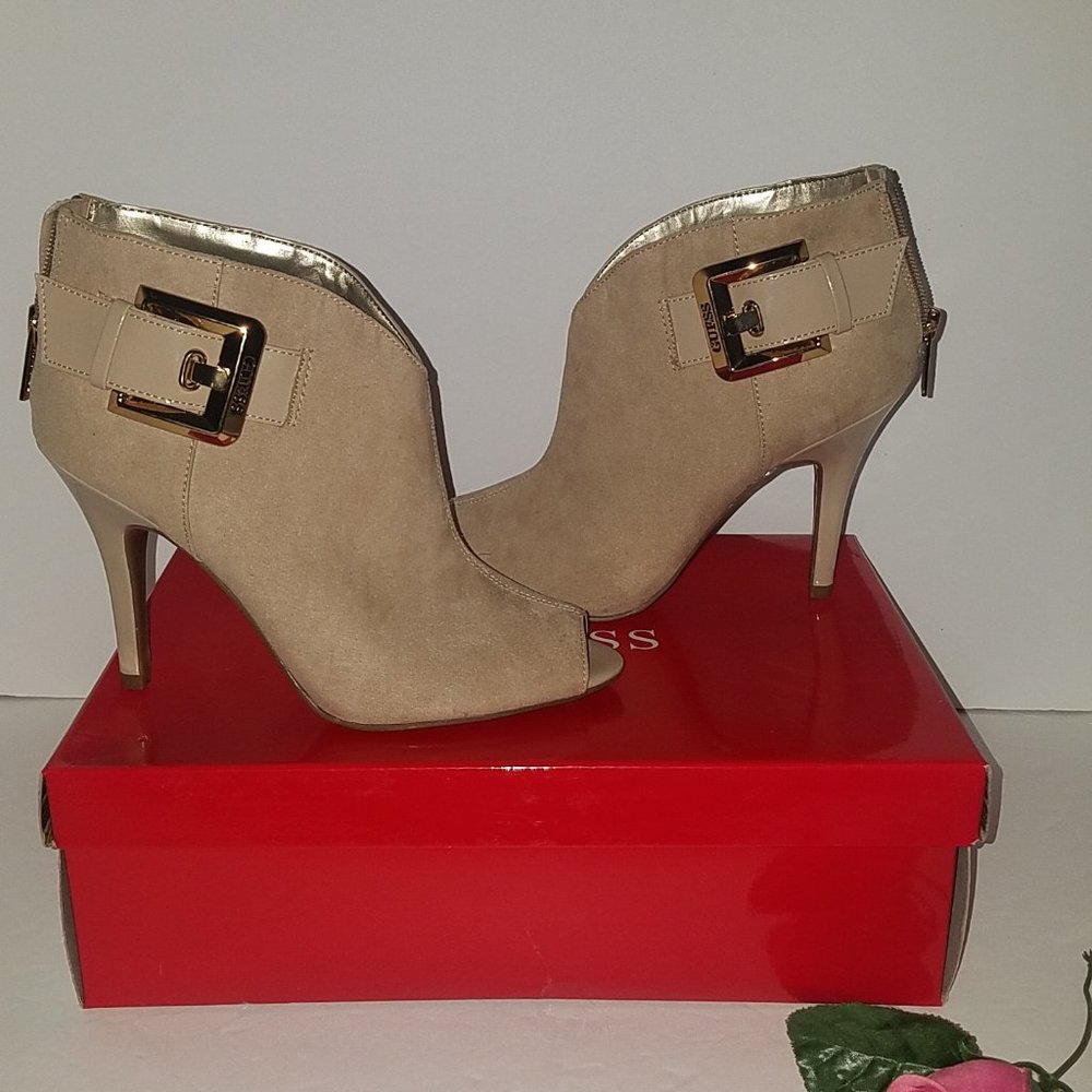 NIB 60% OF Guess Dakayla Suede Open Toe Bootie Beige 7 MSRP $135